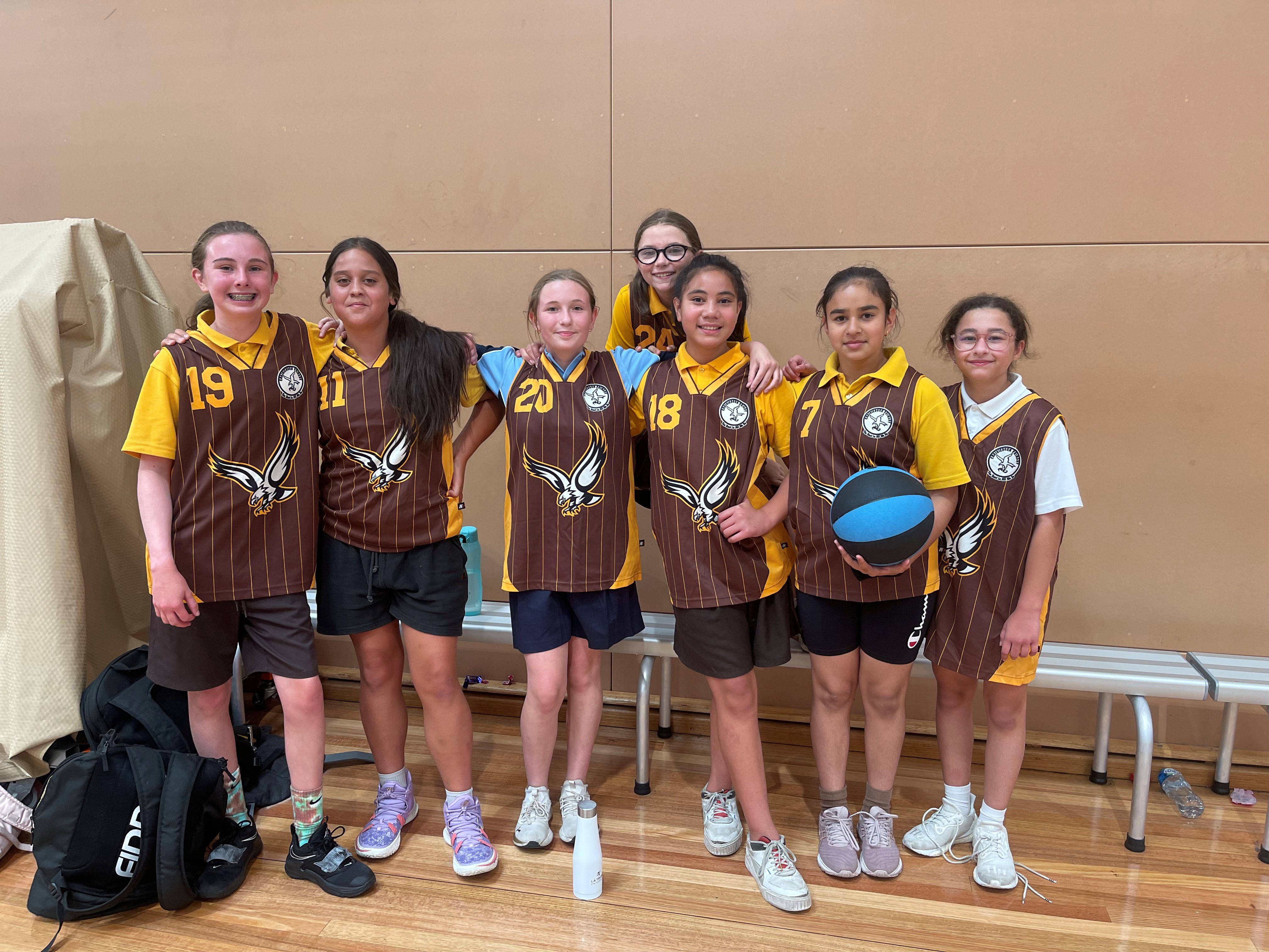 /uploaded_files/media/gallery/1648087297girls basketball.jpg